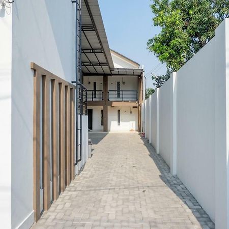 红多兹Plus伊斯兰酒店-近特加尔站2号 直葛 外观 照片